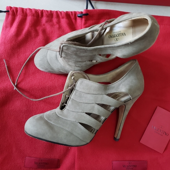 Valentino Suede Heels - Taupe - Size 35.5 - Picture 9 of 10